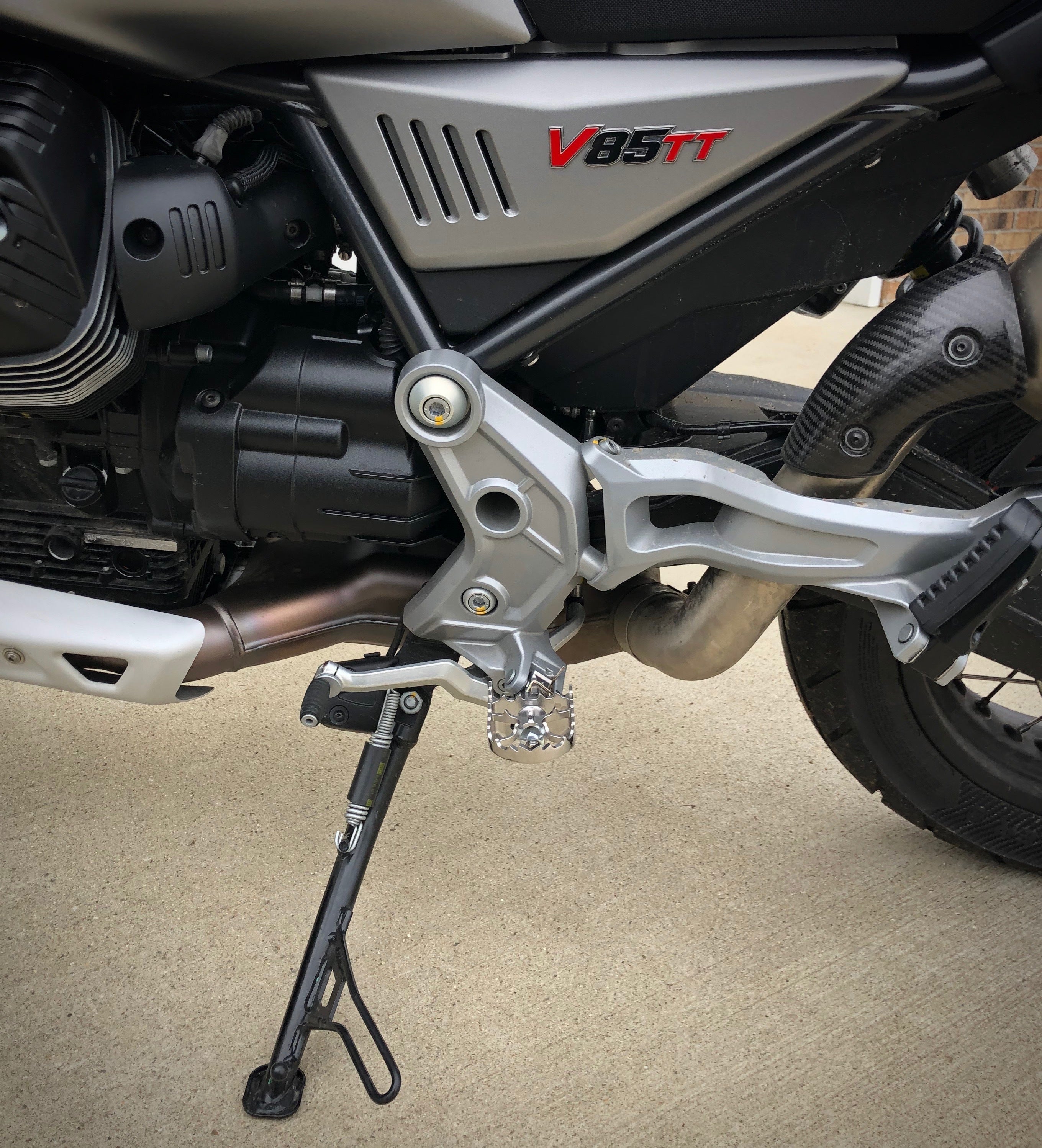 Moto Guzzi (2019-2023) V85TT